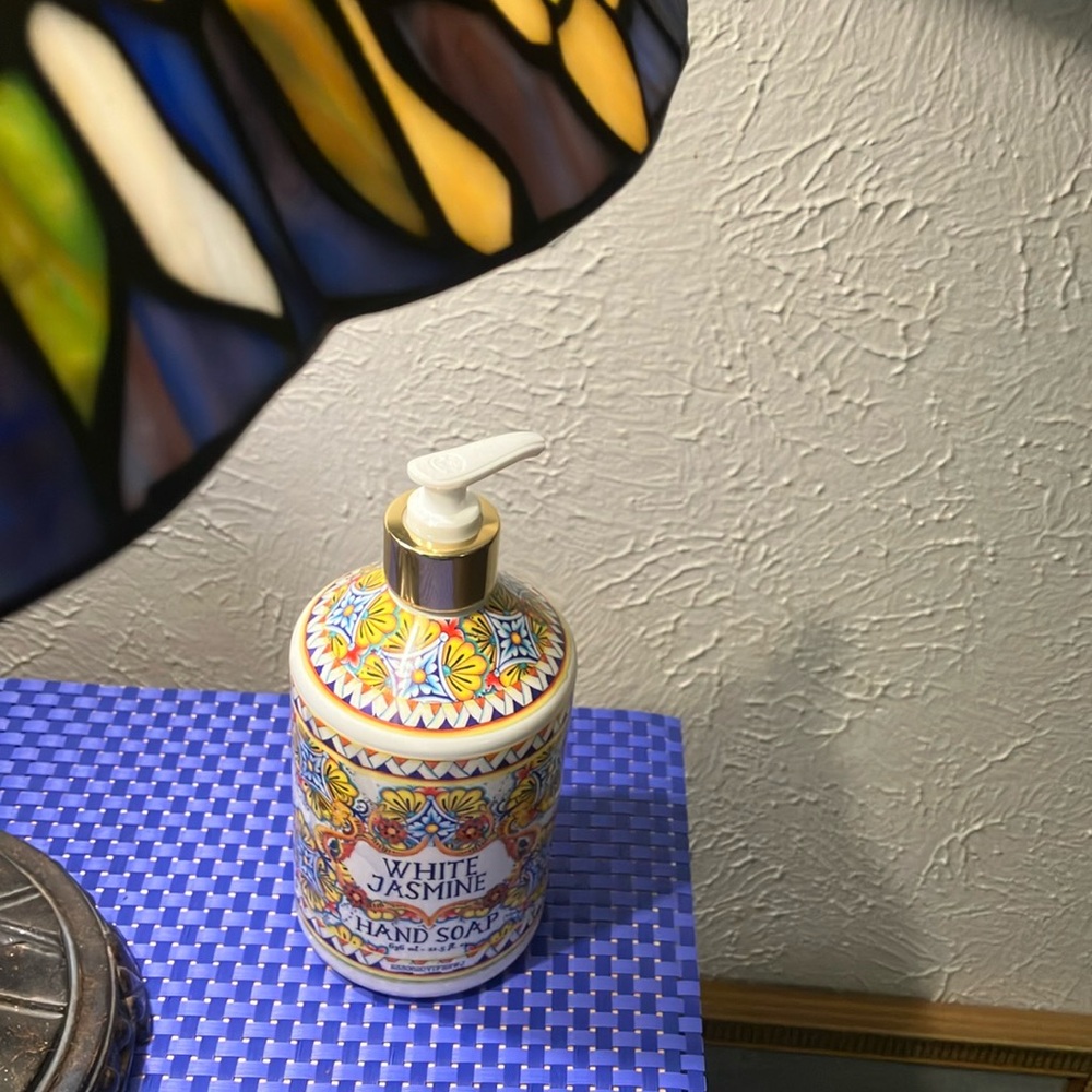 BNWT White Jasmine Hand Soap in a Beautiful decorative bottle. Great addition